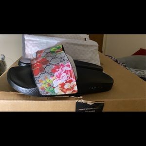 Gucci Flip flops unisex